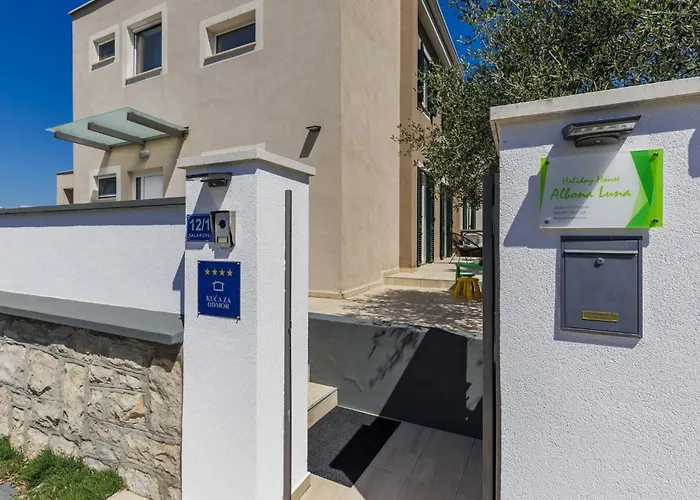 Albona Luna By Interhome Сasa de vacaciones Raša